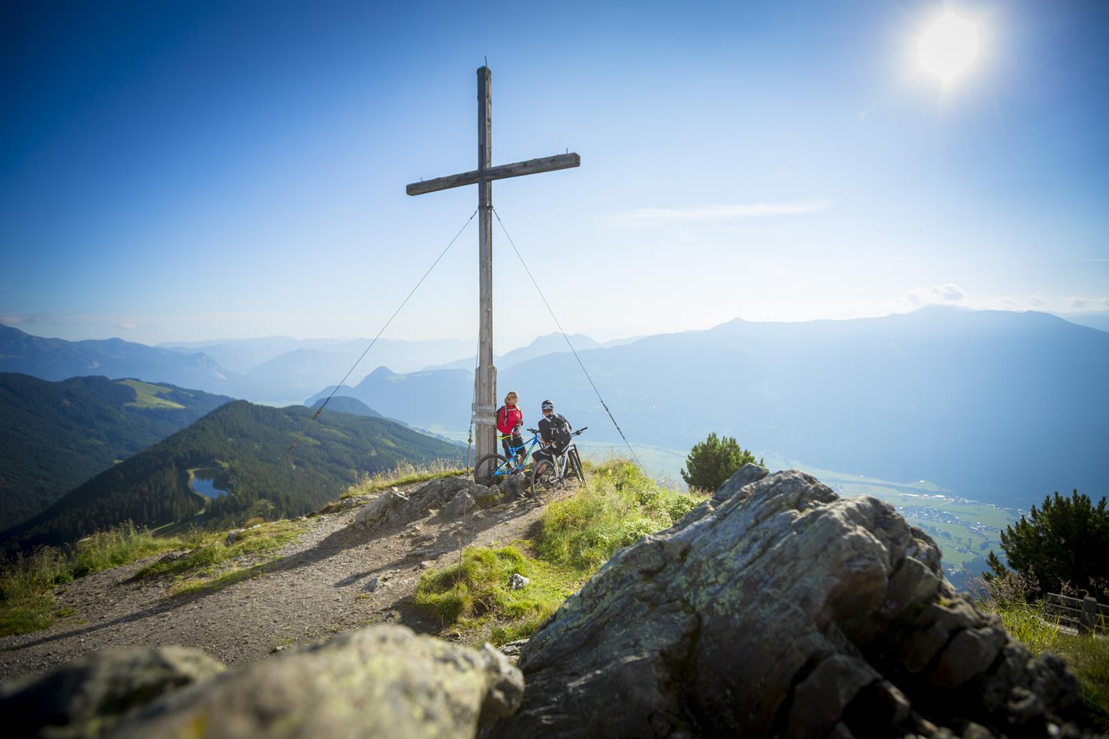 Unzählige tolle Ausblicke erwarten uns beim Alpen-Bike-Gipfel