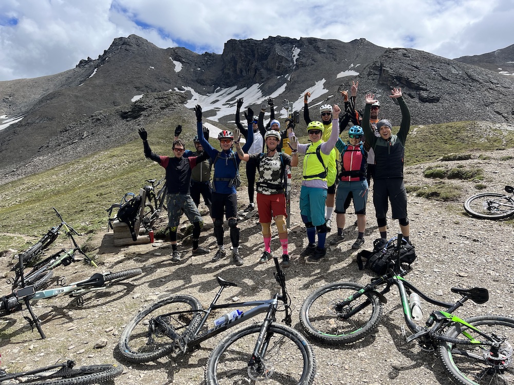 Mountainbike-Gruppe am Fimberpass bei der beitune Transalp Schmuggler