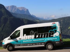 Unser Begleitfahrzeug Willy begleitet uns auf den Alpenüberquerungen und kümmert sich um den Gepäcktransport.