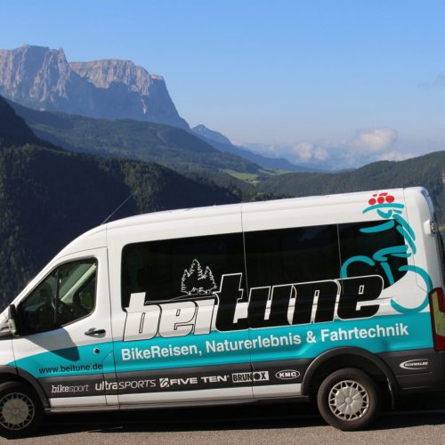 Unser Begleitfahrzeug Willy begleitet uns auf den Alpenüberquerungen und kümmert sich um den Gepäcktransport.