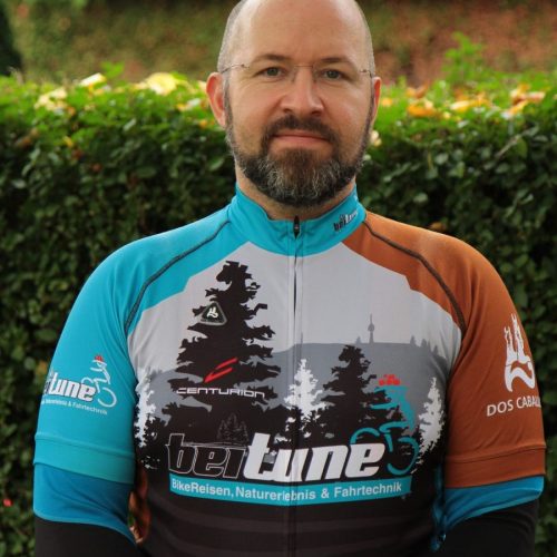 beitune Guide Chris mit Trikot