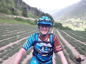 beitune Guide Rudy mit Helm und beitune Trikot