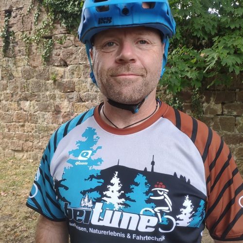 Unseren beitune Guide Frank triffst Du meist beim MTB-Fahrtechniktraining