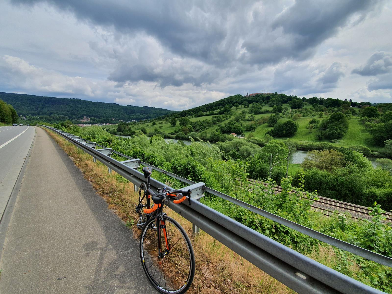 Mit dem Rennrad fahren wir beitune Rennrad-Wochenende im Odenwald vorbei am Neckar und Schloss Heidelberg
