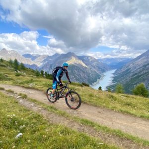 Mountainbikerin beim beitune Trailcamp Livigno