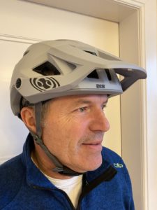 beitune Guide Hansjörg mit Helm