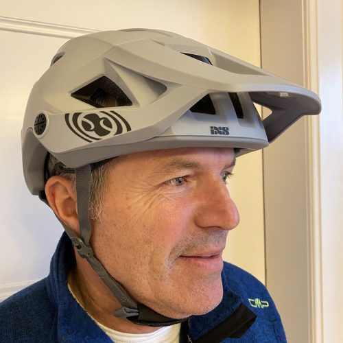 beitune Guide Hansjörg mit Helm