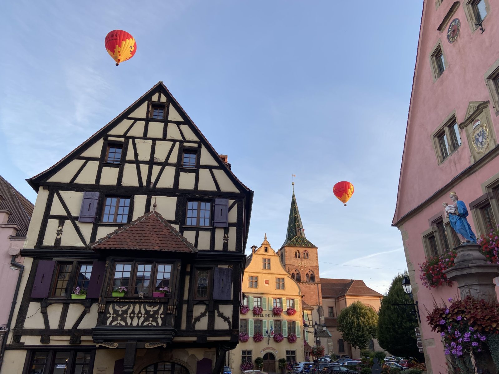 Fachwerkhaus auf dem Elsässer Weinradweg mit beitune.