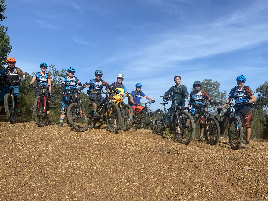 Mountainbikegruppe beim beitune Trailcamp Toskana