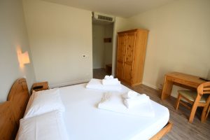 Zimmer des beitune Partnerhotel Saisera in Malborghetto.