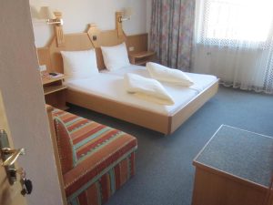 Blick in ein Zimmer des beitune Partnerhotel Sonneck in Radfeld