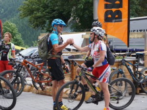 Die geführten MTB-Touren der beitune Guides machen den Alpen-Bike-Gipfel zu einem unvergesslichen Wochenende.