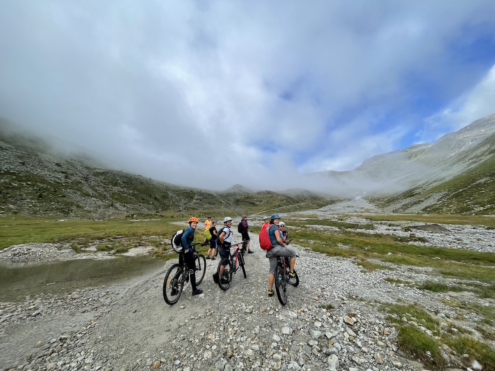beitune Frauen-Transalp | Alpenüberquerung für Frauen: Mountainbiker in den Bergen