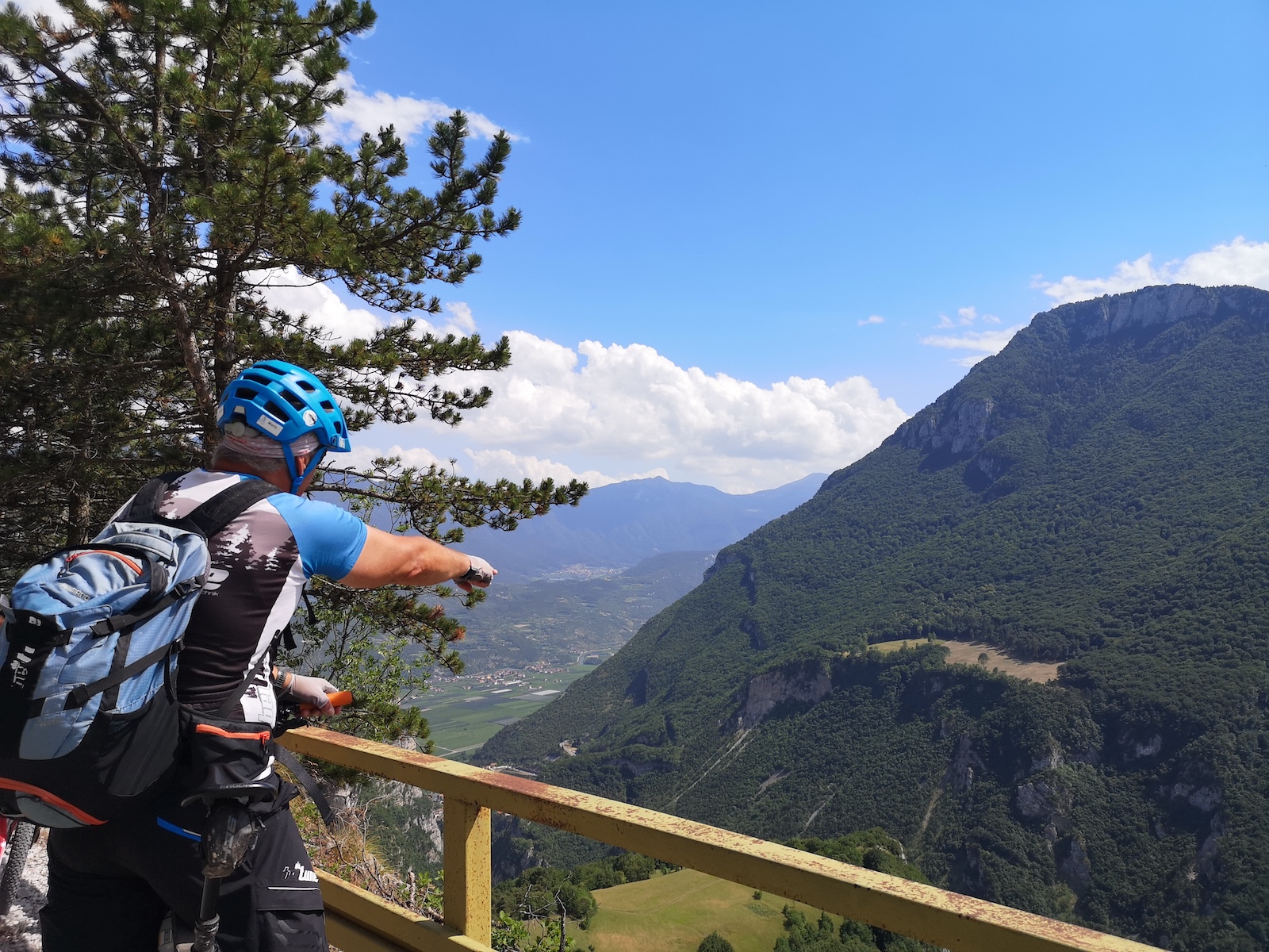 beitune Transalp Tegernsee-Gardasee: Mountainbiker in der Brenta
