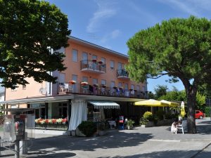 Das beitune Partnerhotel Albergo Rosa liegt nahe am Meer und ist unser Ziel bei der Genusstour Achensee-Venedig