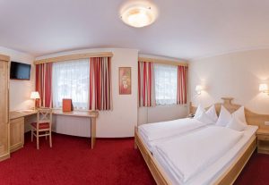 Doppelzimmer im Hotel Edelweiß in Pfunds, einem beitune Partnerhotel