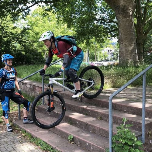Beim beitune MTB Personal Training fahren wir Treppen bergauf und bergab.