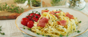 ALB-GOLD Hartweizen Linguine mit Tomaten und Seranoschinken - von unserem beitune Partner