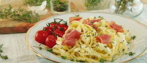 ALB-GOLD Hartweizen Linguine mit Tomaten und Seranoschinken - von unserem beitune Partner