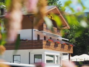 Außenansicht des beitune Partnerhotels Sonneck in Brixen