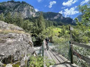 beitune Transalp Zillertal-Gardasee - Mountainbiker im Zillertal