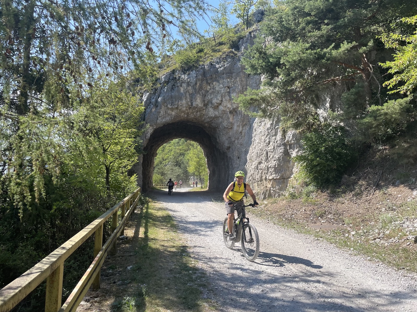 beitune Transalp Zillertal-Gardasee - Mountainbiker in der Brenta